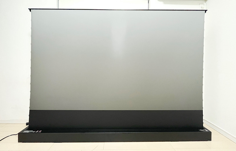 【VIVIDSTORMスクリーンレビュー】昼でも投影可能な電動式 4K 超短焦点プロジェクタースクリーン｜XGIMI AURAと利用で自宅ホームシアター