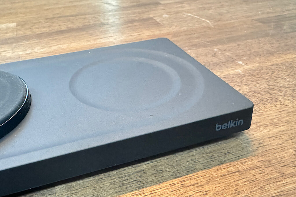 Belkin 2 in 1 充電パッドレビュー！デスクをスッキリさせて最速充電を実現する魅惑の充電パッド