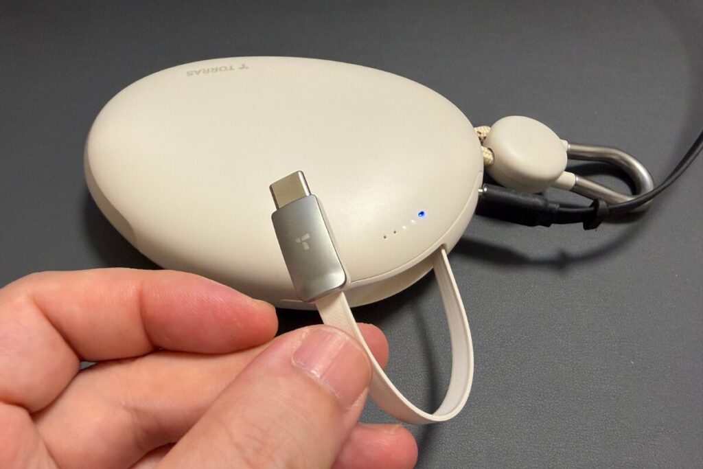TORRAS FlexLine Pebbleレビュー!ケーブル内蔵で最強?移動中・キャンプ・旅行で頼れるモバイルバッテリーを徹底チェック