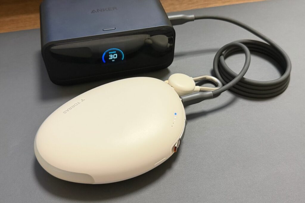 TORRAS FlexLine Pebbleレビュー!ケーブル内蔵で最強?移動中・キャンプ・旅行で頼れるモバイルバッテリーを徹底チェック