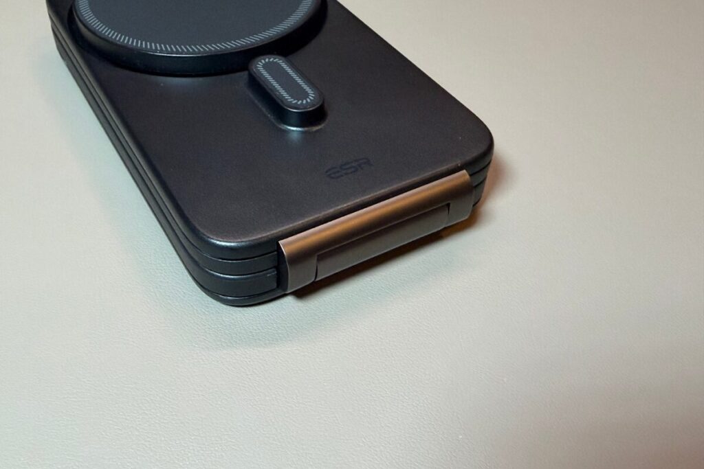 ESR 3-in-1ワイヤレス充電器（Qi2.2対応・最大25W）レビュー！置くだけで全部整う。充電のストレスが消えた理由