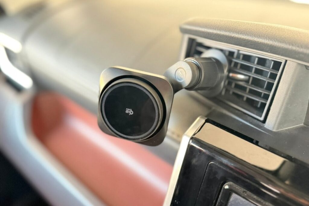 ESR OmniLock Qi2.2 車載ホルダーは「ワイヤレス充電の不満」をごっそり減らしてくれる1台