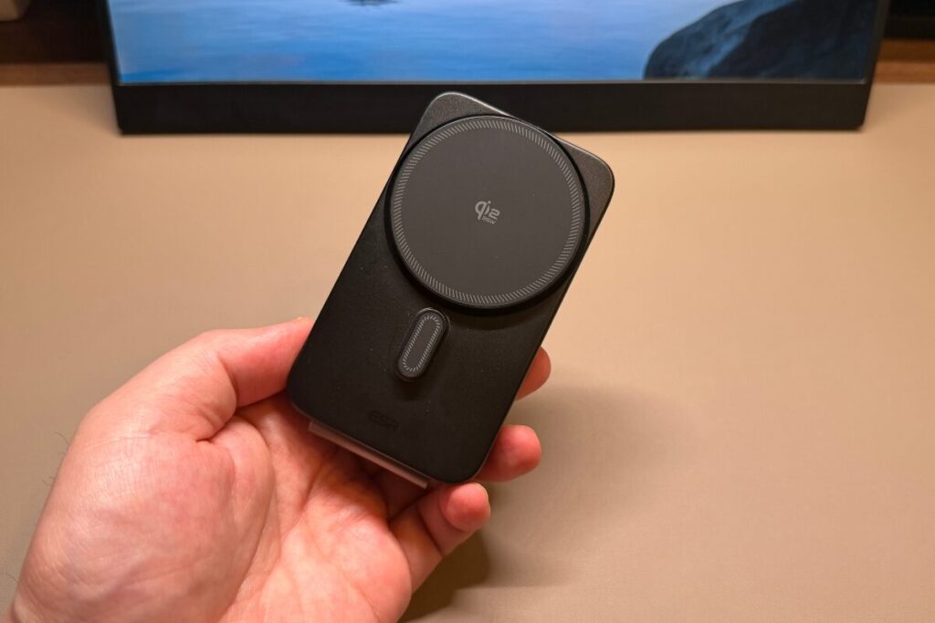 ESR 3-in-1ワイヤレス充電器（Qi2.2対応・最大25W）レビュー！置くだけで全部整う。充電のストレスが消えた理由