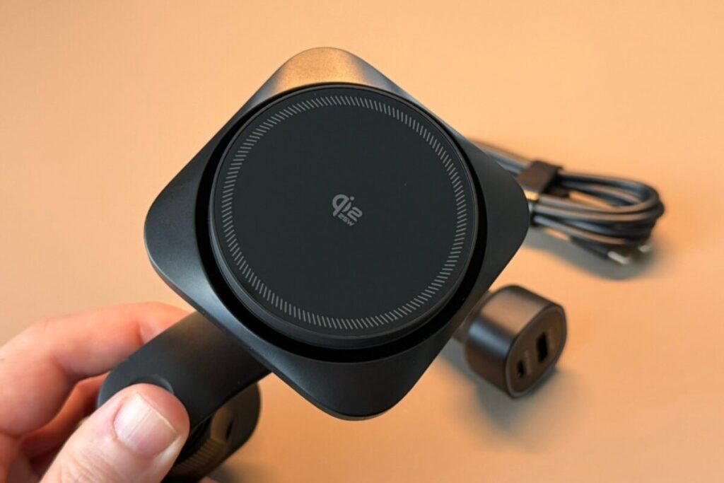 ESR OmniLock Qi2.2 車載ホルダーは「ワイヤレス充電の不満」をごっそり減らしてくれる1台