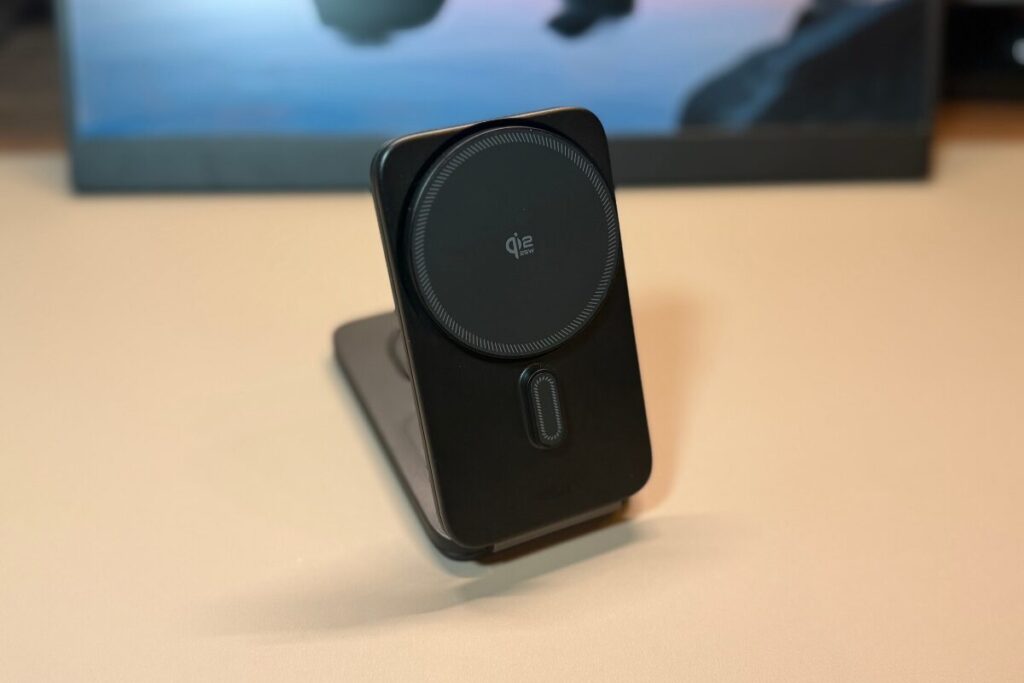 ESR 3-in-1ワイヤレス充電器（Qi2.2対応・最大25W）レビュー！置くだけで全部整う。充電のストレスが消えた理由