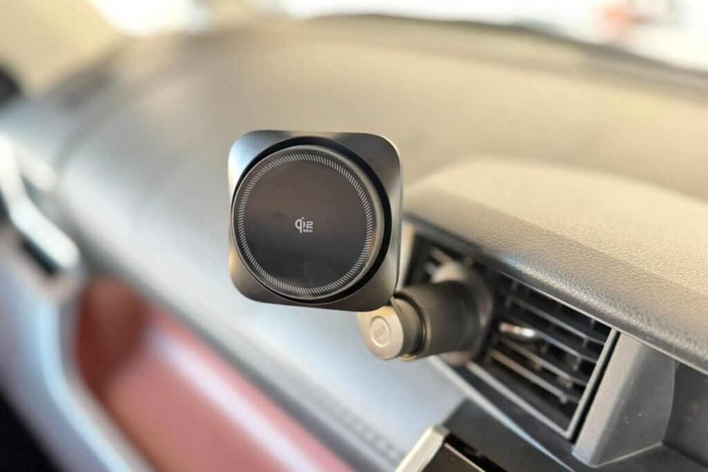 ESR OmniLock Qi2.2 車載ホルダーは「ワイヤレス充電の不満」をごっそり減らしてくれる1台