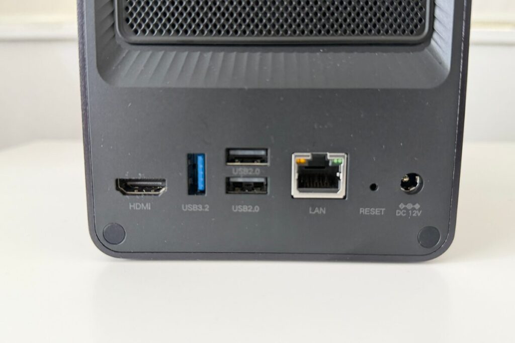 UGREEN NASync DXP2800レビュー:はじめてのNASにちょうどいい理由