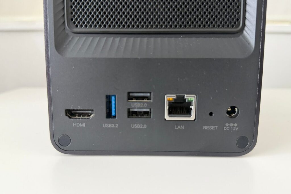 UGREEN NASync DXP2800レビュー:はじめてのNASにちょうどいい理由