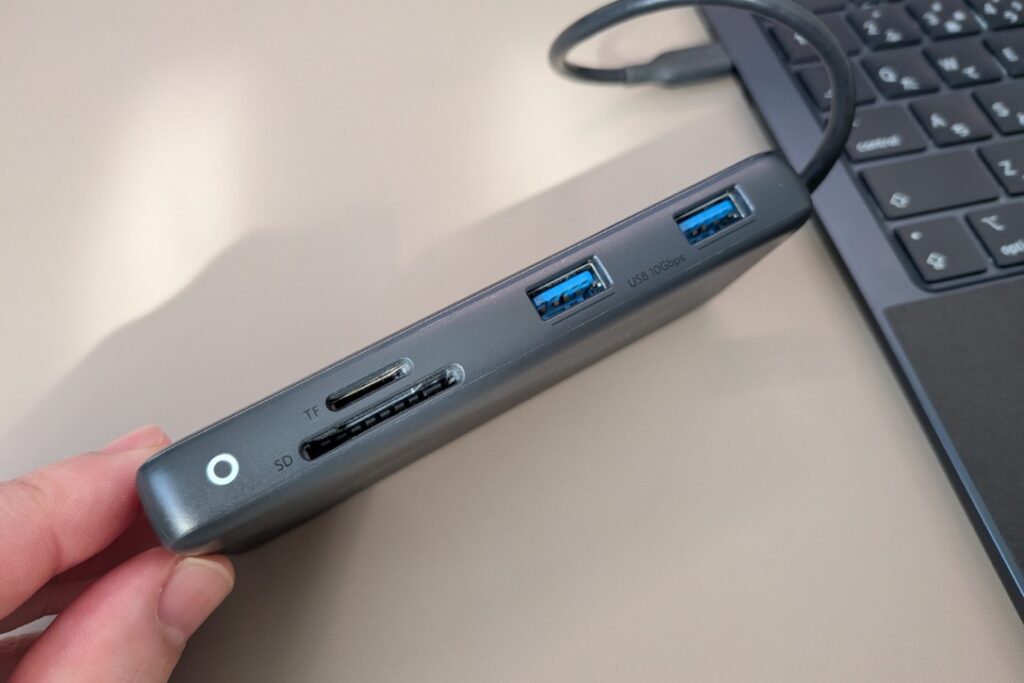 【公開】カフェ作業が劇的に快適になるガジェットポーチの中身｜ノマドのミニオフィスセット