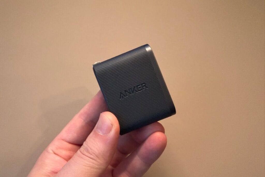 【公開】カフェ作業が劇的に快適になるガジェットポーチの中身｜ノマドのミニオフィスセット