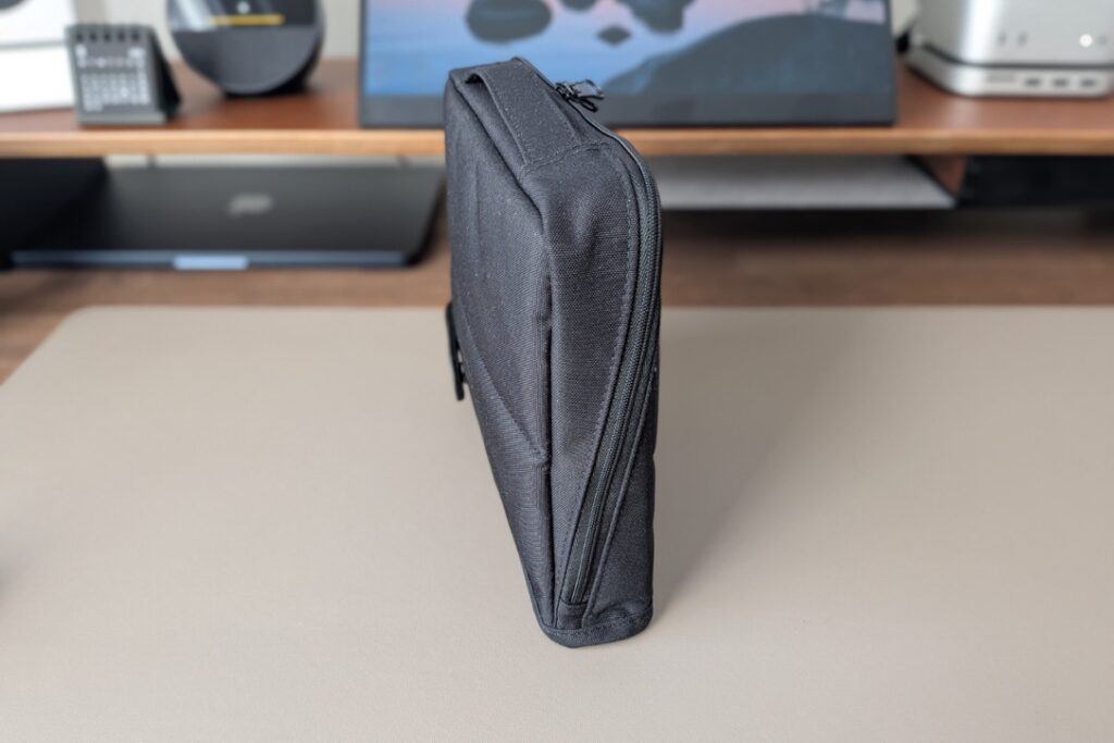 【公開】カフェ作業が劇的に快適になるガジェットポーチの中身｜ノマドのミニオフィスセット