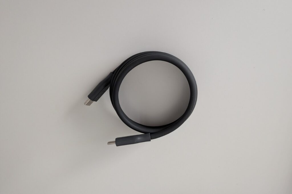 【公開】カフェ作業が劇的に快適になるガジェットポーチの中身｜ノマドのミニオフィスセット