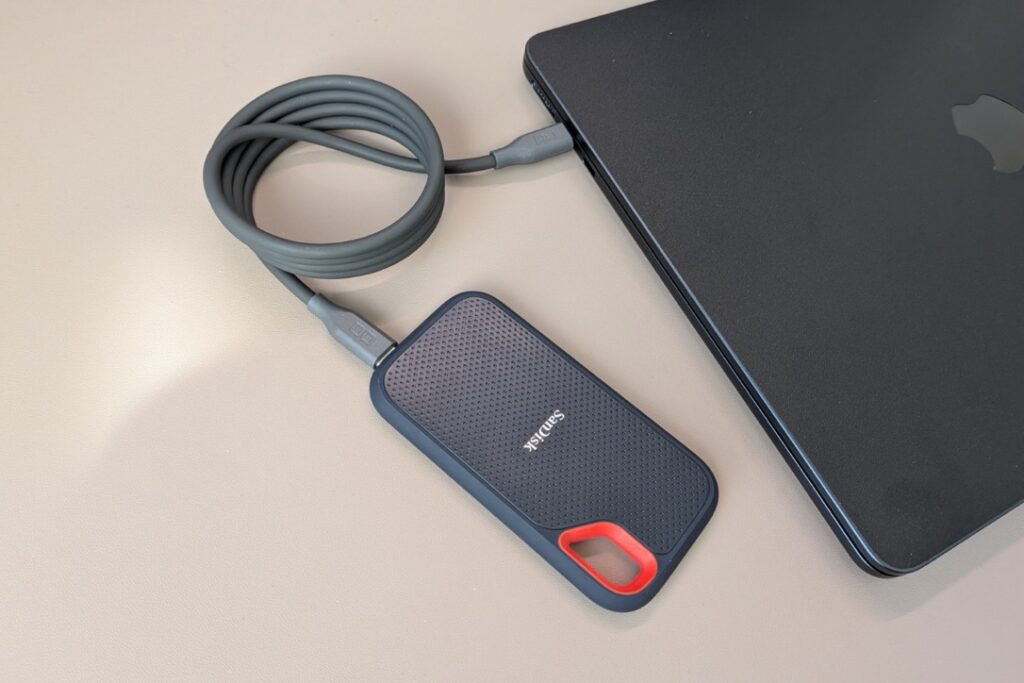 【公開】カフェ作業が劇的に快適になるガジェットポーチの中身｜ノマドのミニオフィスセット