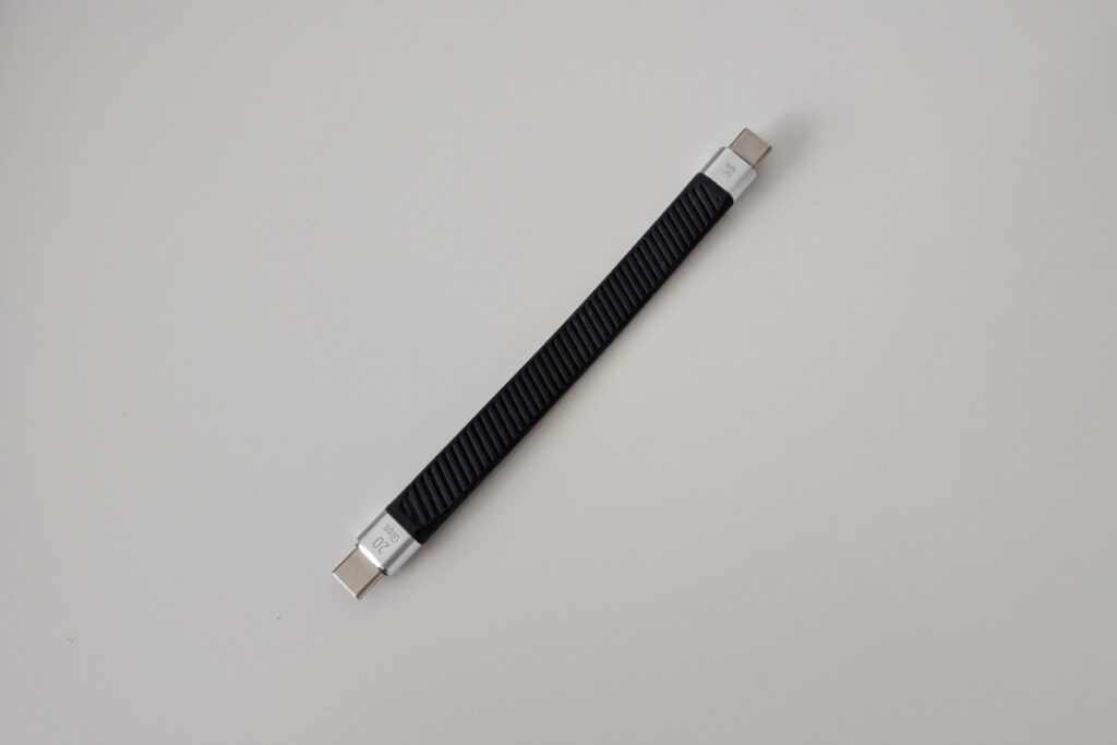 【公開】カフェ作業が劇的に快適になるガジェットポーチの中身｜ノマドのミニオフィスセット